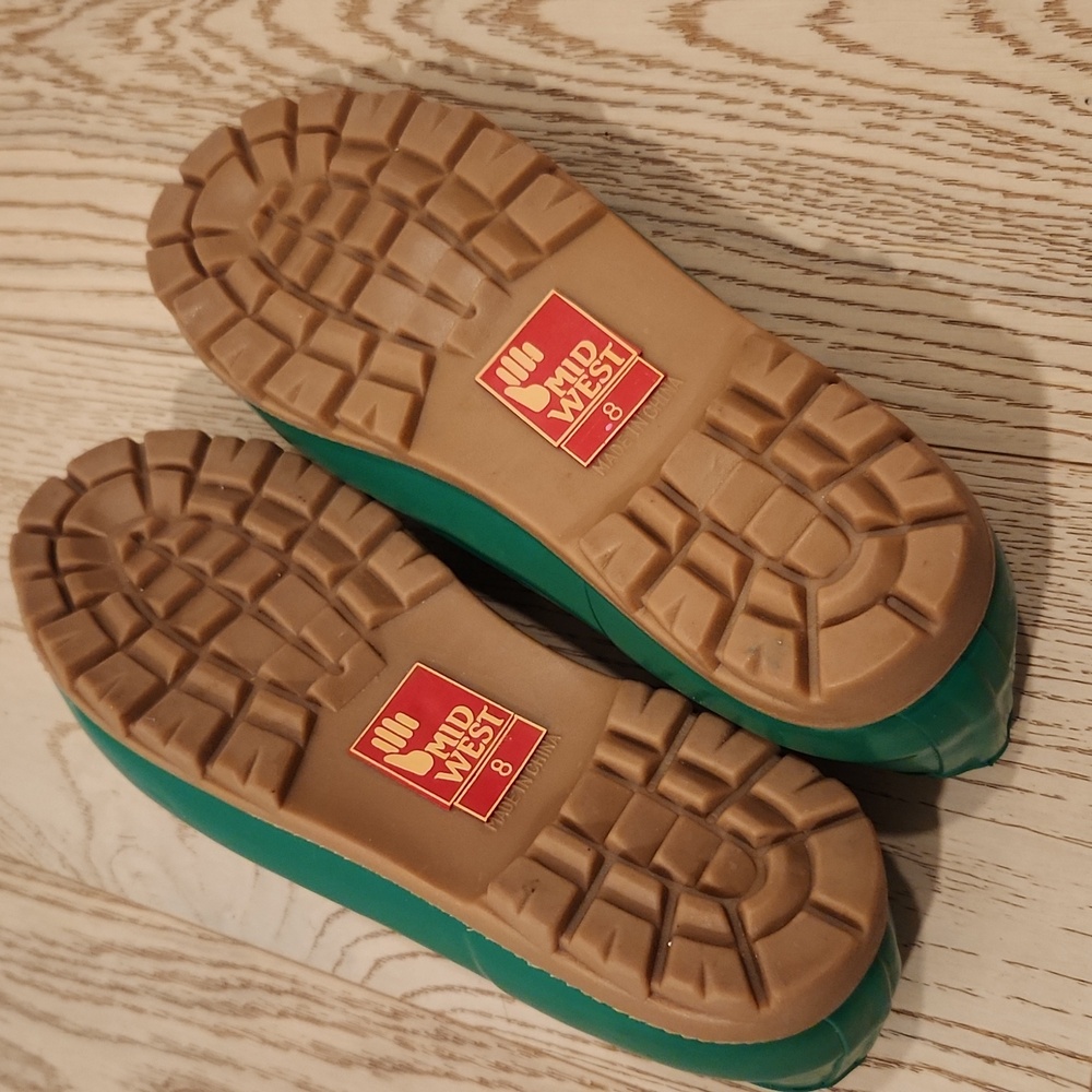 Women’s Green Slip-On Platform Shoes - Picture 6 of 6
